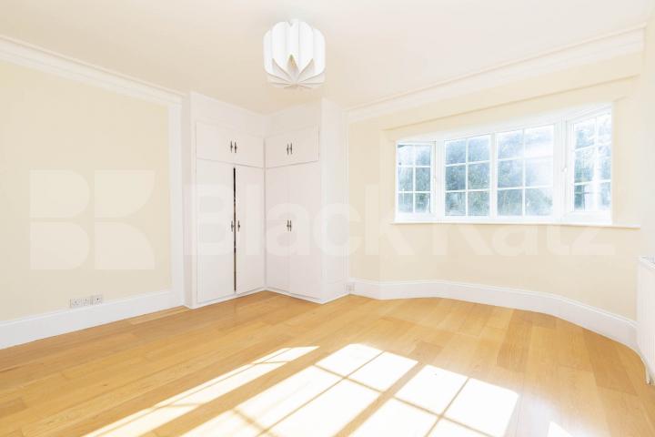 Very spacious six bed two reception rooms house with garden mins to tube Holden Road, North Finchley